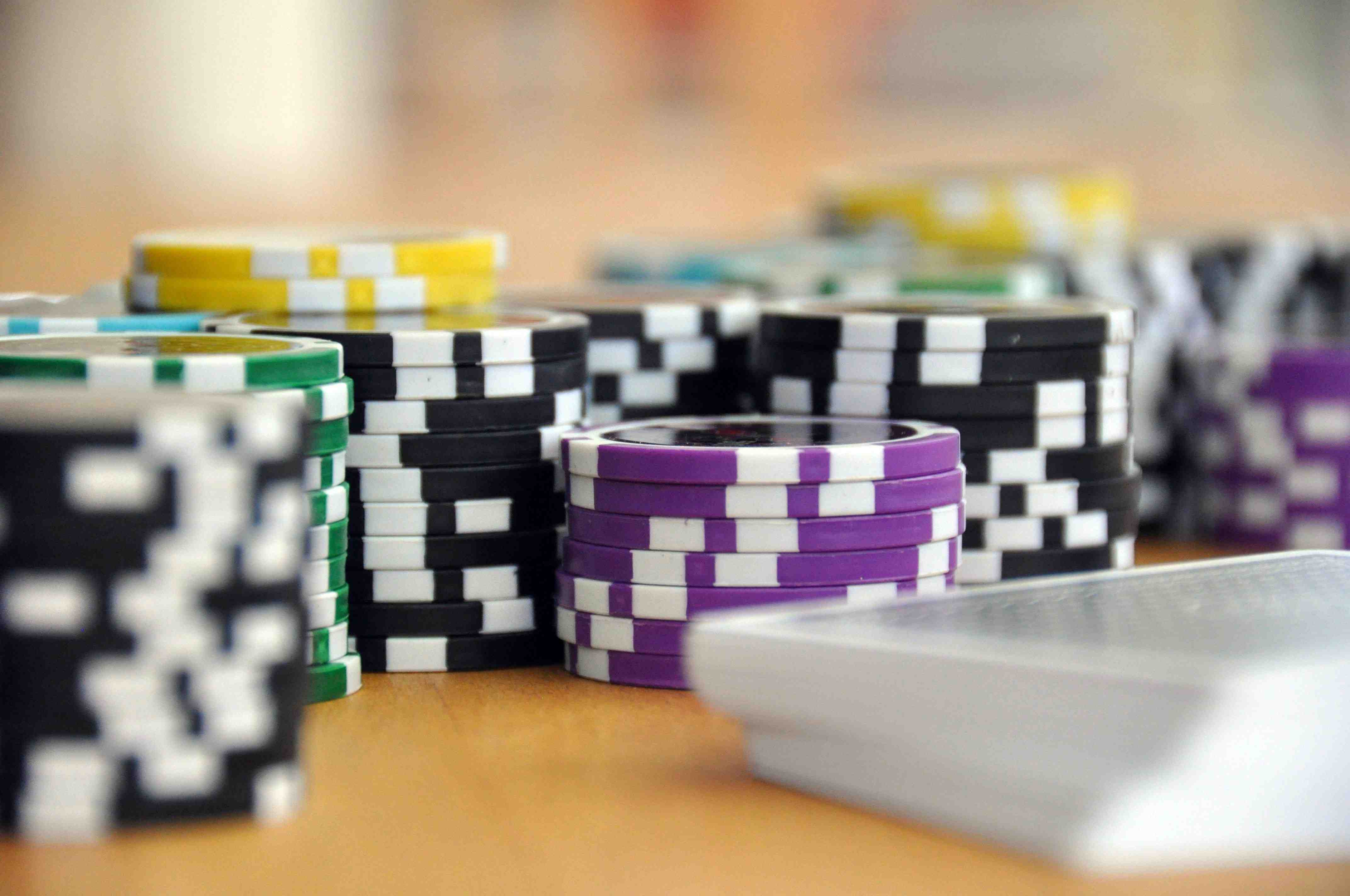 Filipino players enjoying arionplay 11 casino and sports betting on mobile